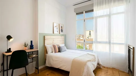 Rooms in Madrid Chamberí - photo 3