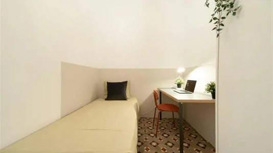 Rooms in Barcelona Eixample - photo 1