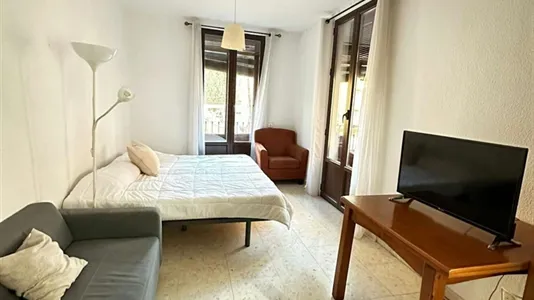 Rooms in Granada - photo 1