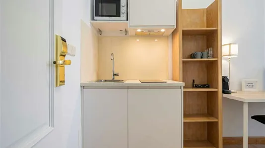 Rooms in Madrid Centro - photo 8