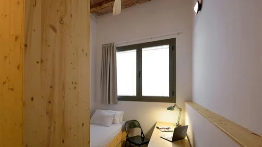 Rooms in Barcelona Eixample - photo 1