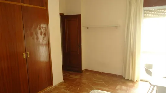 Rooms in Córdoba - photo 3