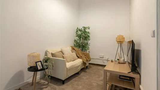 Rooms in Barcelona Ciutat Vella - photo 10