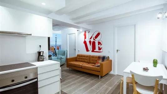 Rooms in Barcelona Ciutat Vella - photo 10