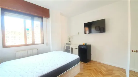 Rooms in Madrid San Blas - photo 2