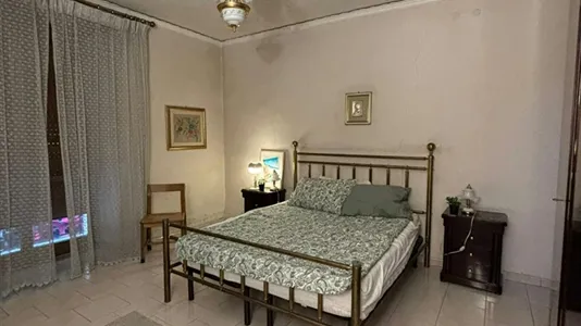 Rooms in Napoli Municipalità 4 - photo 2