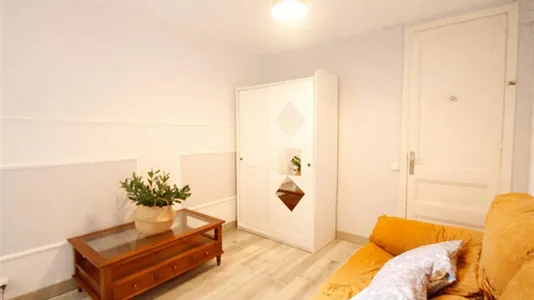 Rooms in Barcelona Ciutat Vella - photo 10
