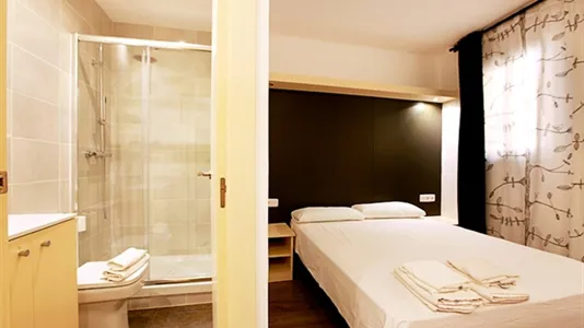 Rooms in Barcelona Ciutat Vella - photo 4