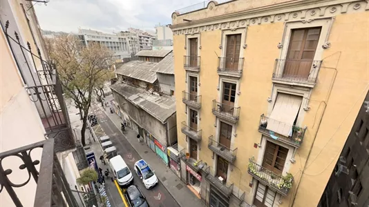 Rooms in Barcelona Ciutat Vella - photo 4