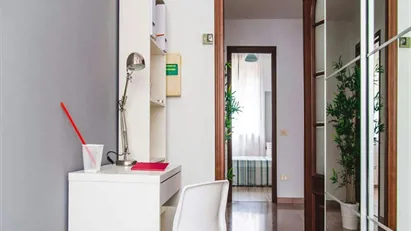 Room for rent in Milano Zona 6 - Barona, Lorenteggio, Milan