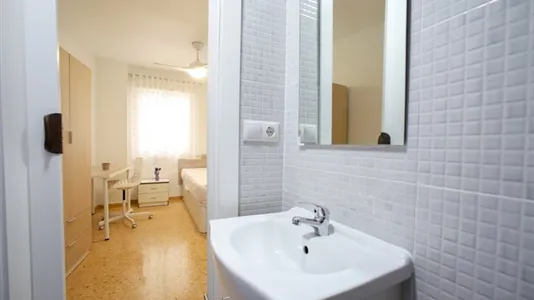 Rooms in el Camí de Vera - photo 6