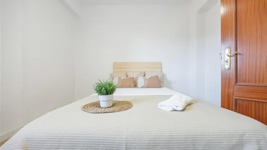 Rooms in el Camí de Vera - photo 4