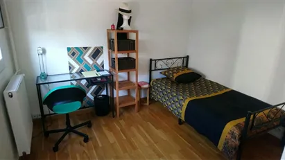 Room for rent in L'Haÿ-les-Roses, Île-de-France