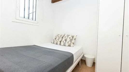 Rooms in Barcelona Ciutat Vella - photo 2