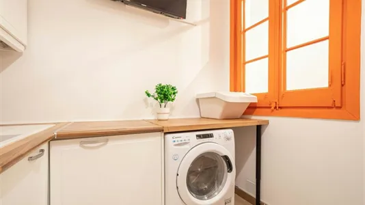 Rooms in Barcelona Eixample - photo 10