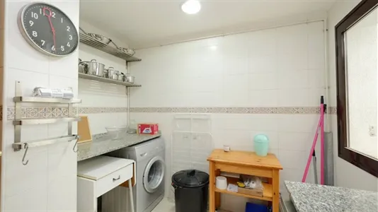 Rooms in Barcelona Ciutat Vella - photo 9