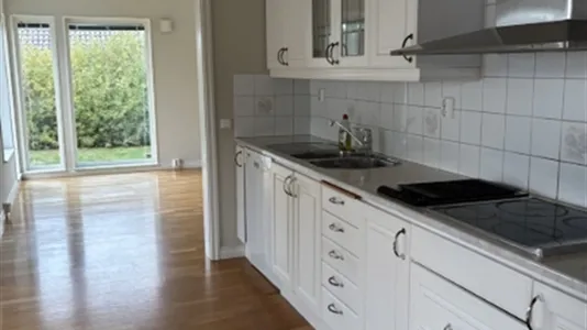 Houses in Värmdö - photo 1