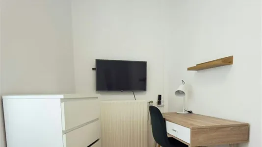 Rooms in Madrid Centro - photo 8