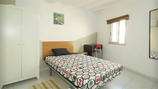 Rooms in Barcelona Ciutat Vella - photo 10