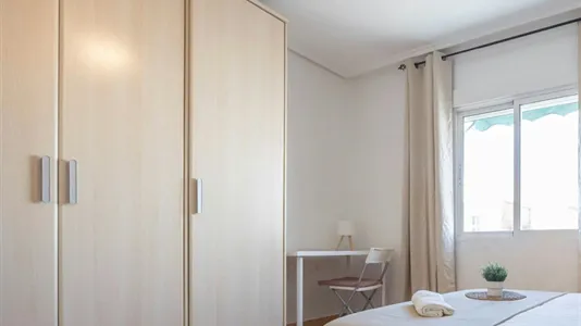 Rooms in el Camí de Vera - photo 7