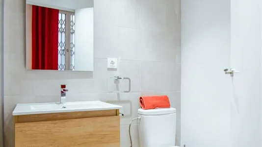 Rooms in Barcelona Ciutat Vella - photo 6