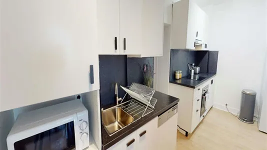 Rooms in Paris 16éme arrondissement (North) - photo 9