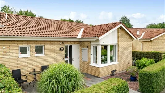 Houses in Eslöv - photo 1