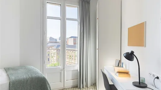 Rooms in Barcelona Eixample - photo 8