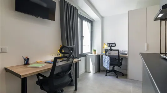 Rooms in el Camí de Vera - photo 4