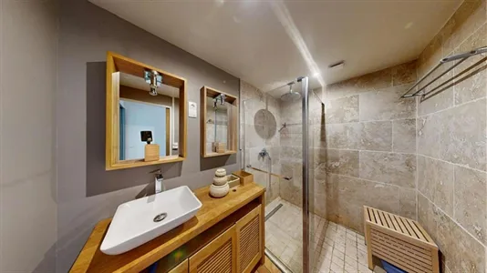 Houses in Nantes - photo 10