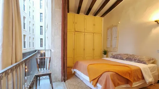 Rooms in Barcelona Ciutat Vella - photo 1