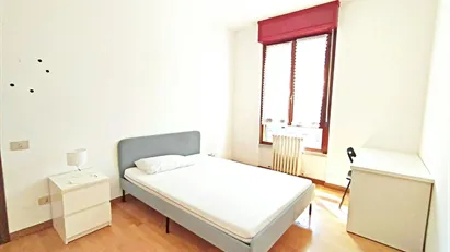 Room for rent in Milano Zona 8 - Fiera, Gallaratese, Quarto Oggiaro, Milan