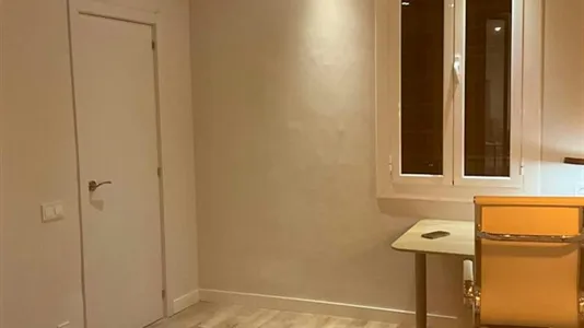 Rooms in Barcelona Ciutat Vella - photo 4