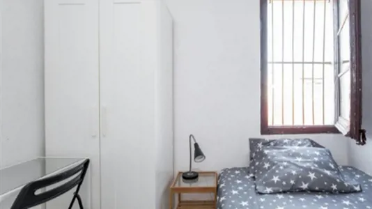 Rooms in Barcelona Ciutat Vella - photo 3