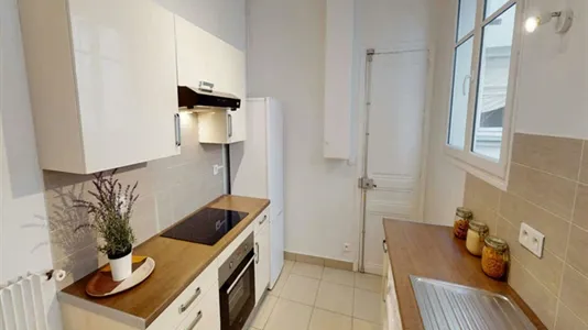 Rooms in Paris 8ème arrondissement - photo 8