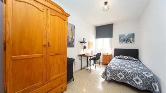 Rooms in Granada - photo 1