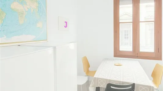Rooms in Barcelona Ciutat Vella - photo 7