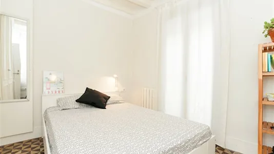 Rooms in Barcelona Ciutat Vella - photo 5