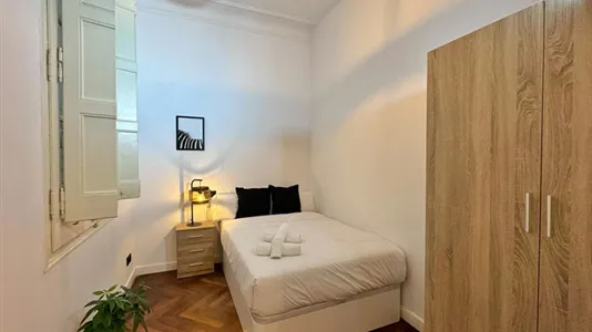 Rooms in Barcelona Eixample - photo 8