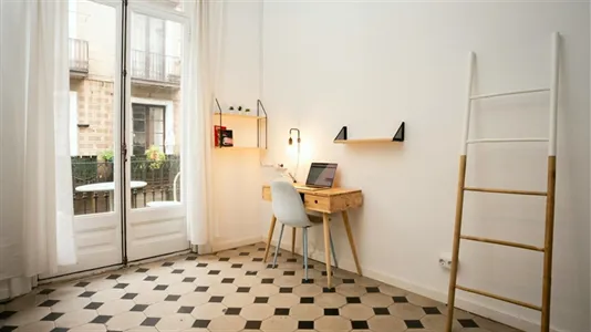 Rooms in Barcelona Ciutat Vella - photo 4