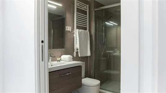 Rooms in Barcelona Ciutat Vella - photo 10
