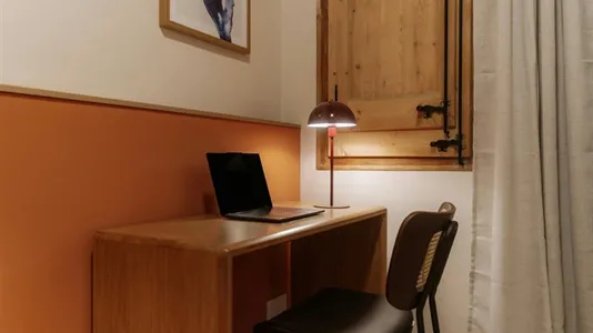 Rooms in Barcelona Ciutat Vella - photo 4