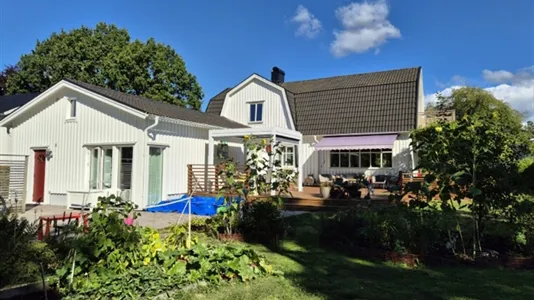 Houses in Alingsås - photo 1