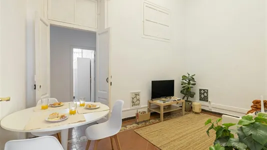 Rooms in Barcelona Ciutat Vella - photo 7