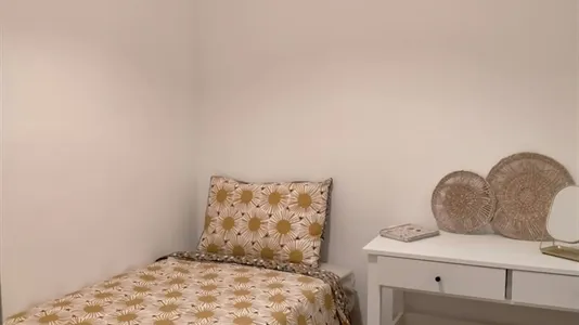 Rooms in Barcelona Eixample - photo 1