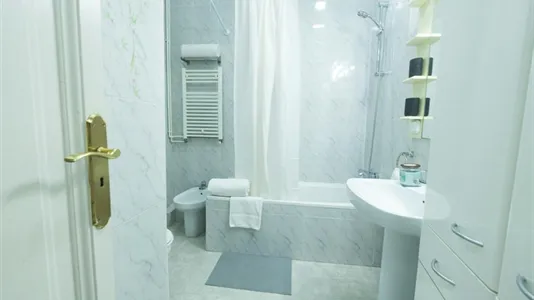 Rooms in Barcelona Ciutat Vella - photo 7