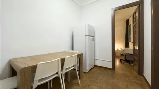 Rooms in Barcelona Ciutat Vella - photo 7