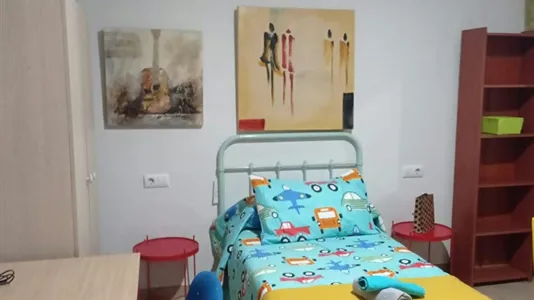 Rooms in Jaén - photo 1