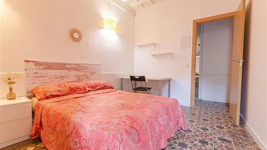 Rooms in Barcelona Ciutat Vella - photo 2