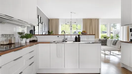 Houses in Sundbyberg - photo 1